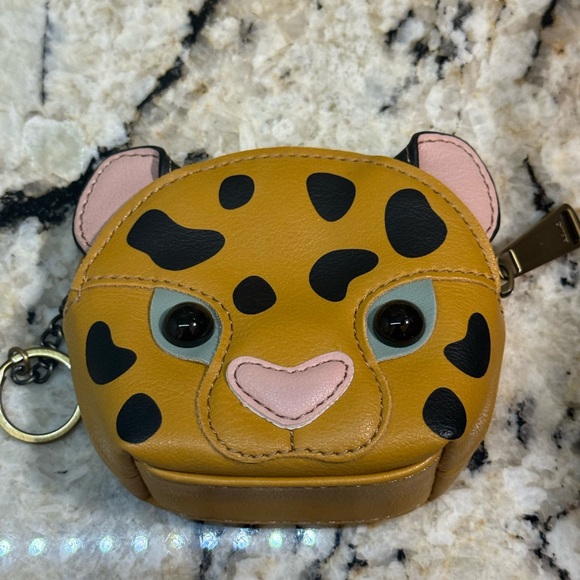 NWOT Relic by Fossil leopard change bag keychain - Picture 3 of 8